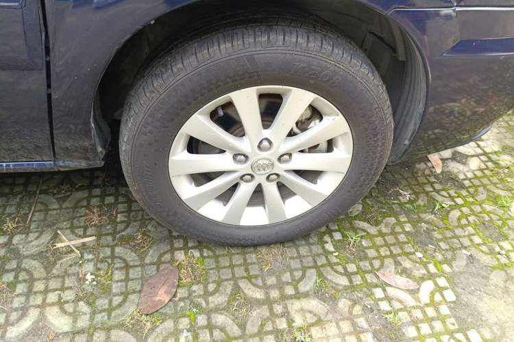 Used Buick GL8 2014 2.4L Classic Edition Right Front Wheel Hub