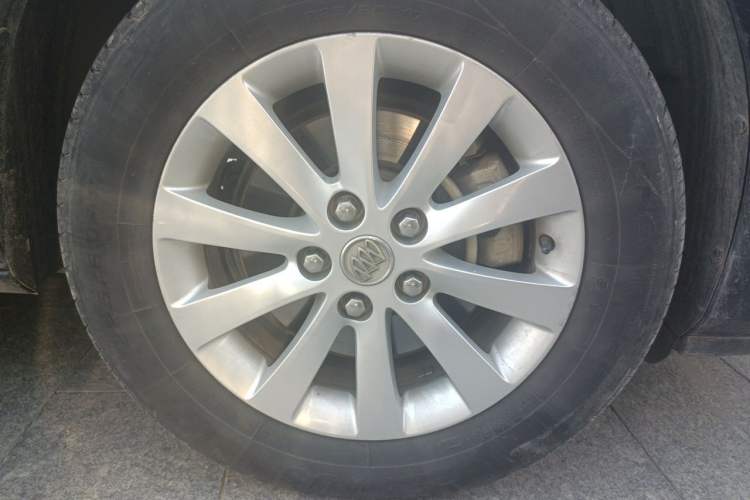 Used Buick GL8 2014 2.4L CT Luxury Business Comfort Edition Right Front Wheel Hub