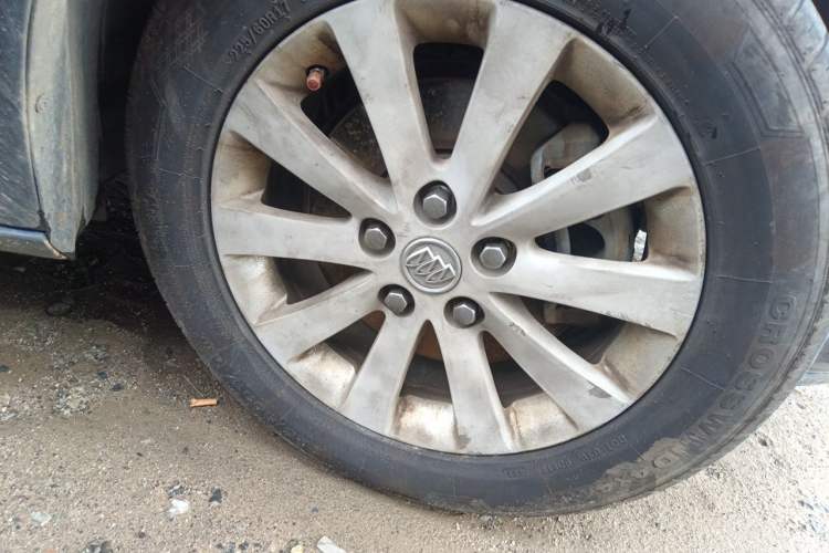 Used Buick GL8 2014 2.4L LT Luxury Business Executive Edition Right Front Wheel Hub