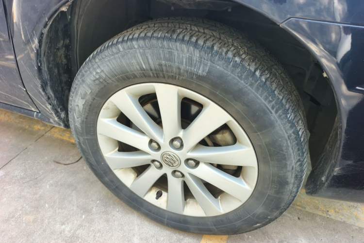 Used Buick GL8 2014 2.4L Classic Edition Right Front Wheel Hub