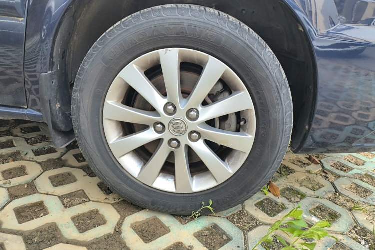 Used Buick GL8 2014 2.4L Classic Edition Right Front Wheel Hub