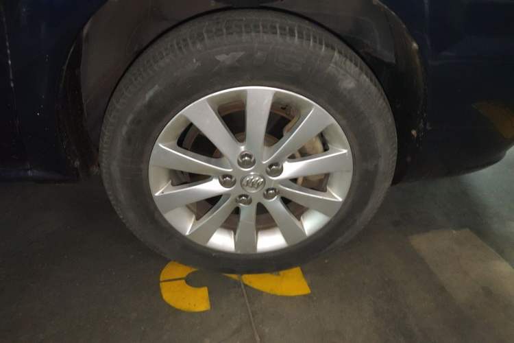 Used Buick GL8 2014 2.4L Classic Edition Right Front Wheel Hub