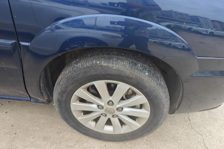Used Buick GL8 2014 2.4L Executive Edition Right Front Wheel Hub