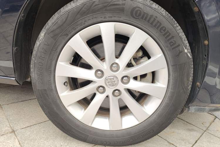 Used Buick GL8 2014 2.4L CT Luxury Business Comfort Edition Right Front Wheel Hub