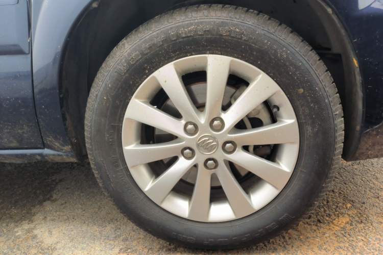 Used Buick GL8 2014 2.4L Classic Edition Right Front Wheel Hub