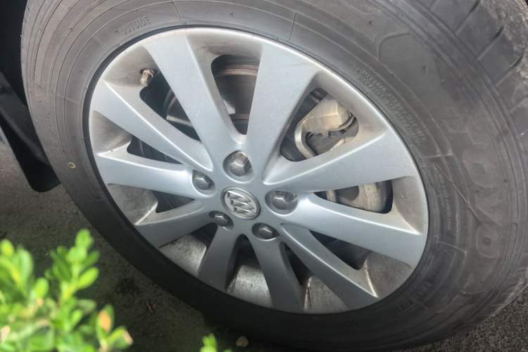 Used Buick GL8 2014 2.4L Classic Edition Right Front Wheel Hub