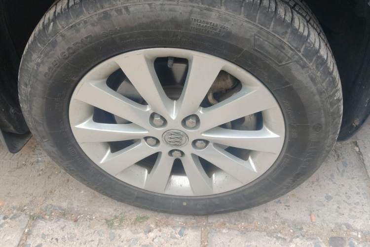 Used Buick GL8 2014 2.4L Classic Edition Right Front Wheel Hub