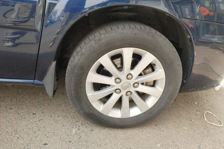 Used Buick GL8 2014 2.4L Executive Edition Right Front Wheel Hub