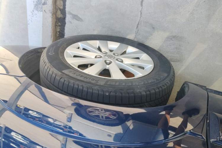 Used Buick GL8 2014 2.4L Executive Edition Right Front Wheel Hub
