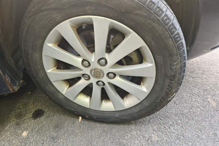 Used Buick GL8 2014 2.4L Comfort Edition Right Front Wheel Hub