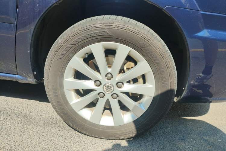 Used Buick GL8 2014 2.4L Classic Edition Right Front Wheel Hub