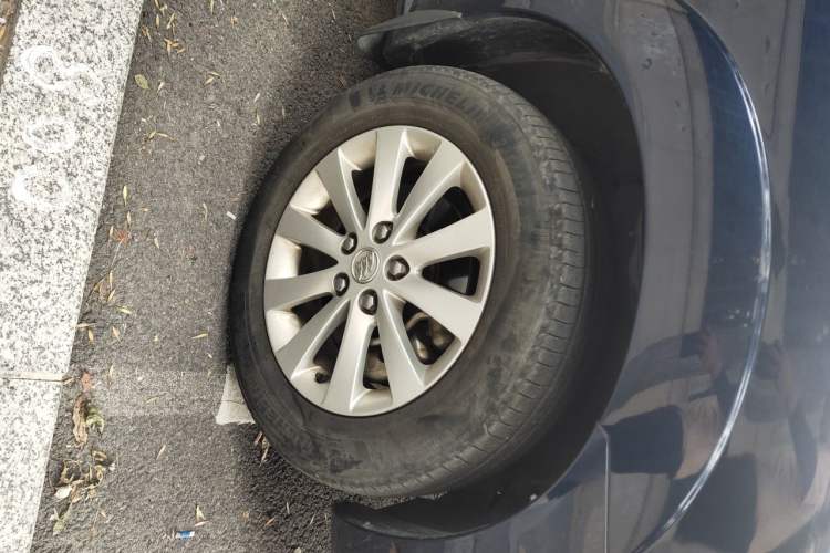 Used Buick GL8 2014 2.4L Classic Edition Right Front Wheel Hub