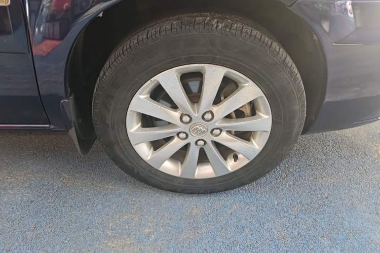 Used Buick GL8 2014 2.4L Comfort Edition Right Front Wheel Hub