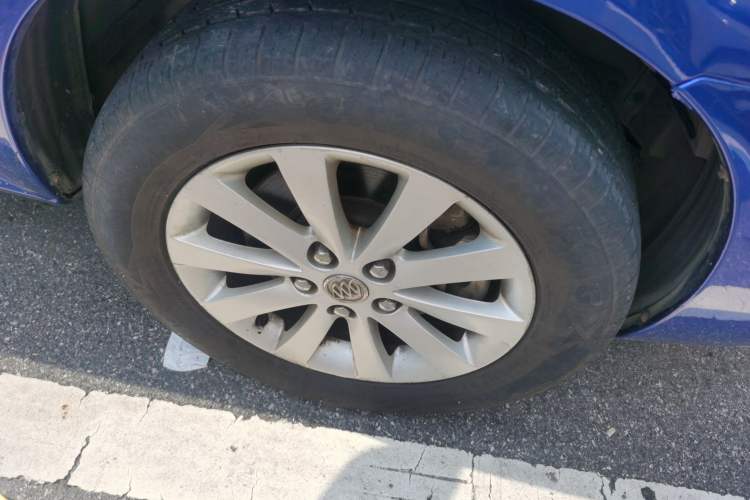 Used Buick GL8 2014 2.4L Classic Edition Right Front Wheel Hub