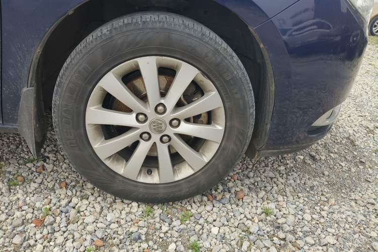 Used Buick GL8 2014 2.4L CT Luxury Business Comfort Edition Right Front Wheel Hub