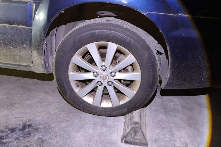 Used Buick GL8 2014 2.4L Comfort Edition Right Front Wheel Hub