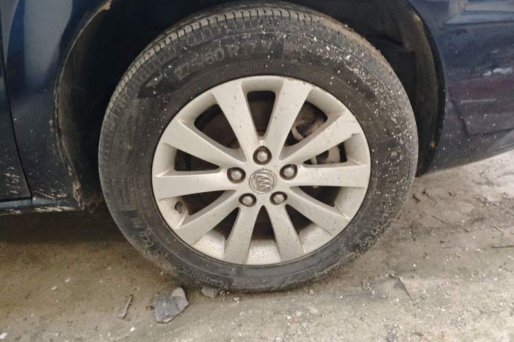 Used Buick GL8 2014 2.4L Classic Edition Right Front Wheel Hub
