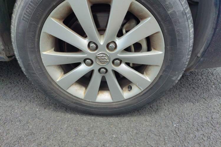 Used Buick GL8 2014 2.4L Classic Edition Right Front Wheel Hub