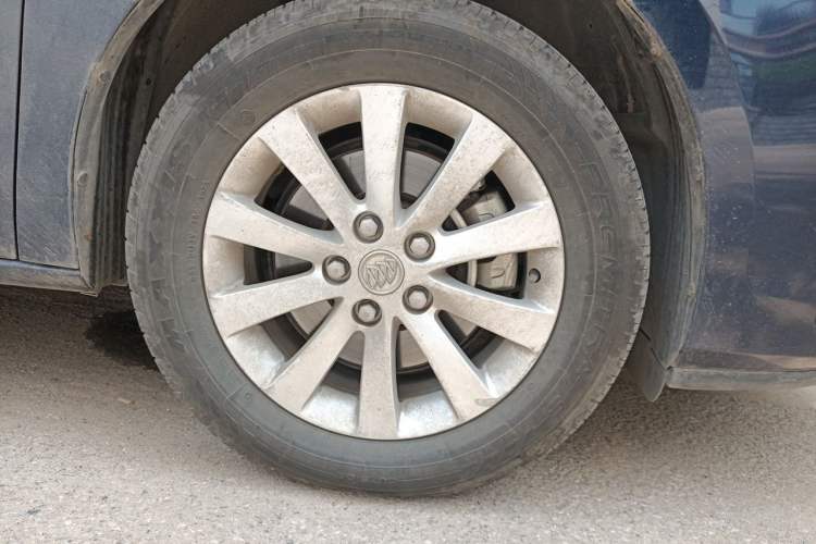 Used Buick GL8 2014 2.4L LT Luxury Business Executive Edition Right Front Wheel Hub