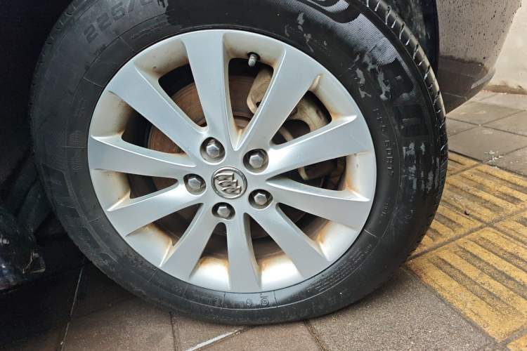 Used Buick GL8 2014 2.4L Comfort Edition Right Front Wheel Hub