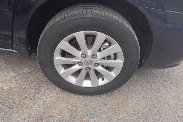 Used Buick GL8 2014 2.4L Classic Edition Right Front Wheel Hub