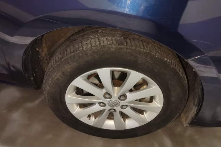 Used Buick GL8 2014 2.4L CT Luxury Business Comfort Edition Right Front Wheel Hub