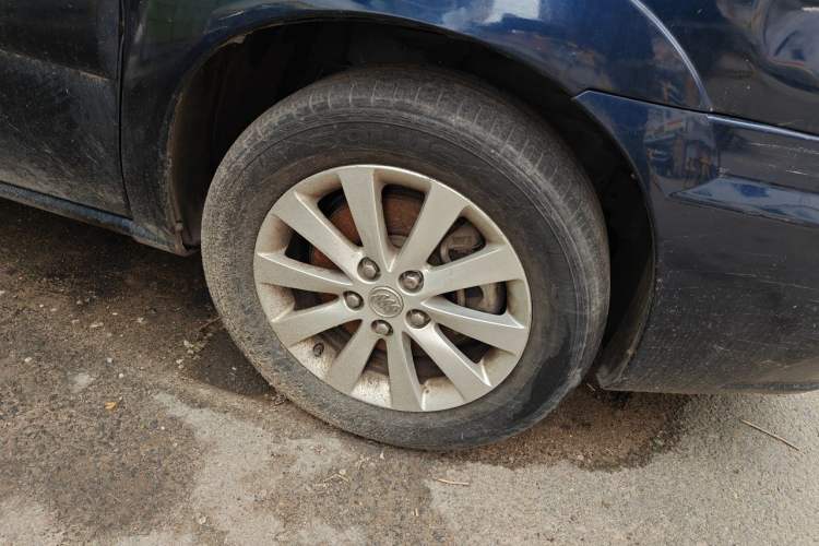 Used Buick GL8 2014 2.4L Comfort Edition Right Front Wheel Hub