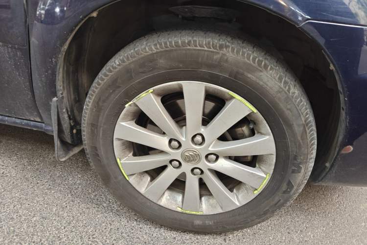 Used Buick GL8 2014 2.4L Executive Edition Right Front Wheel Hub