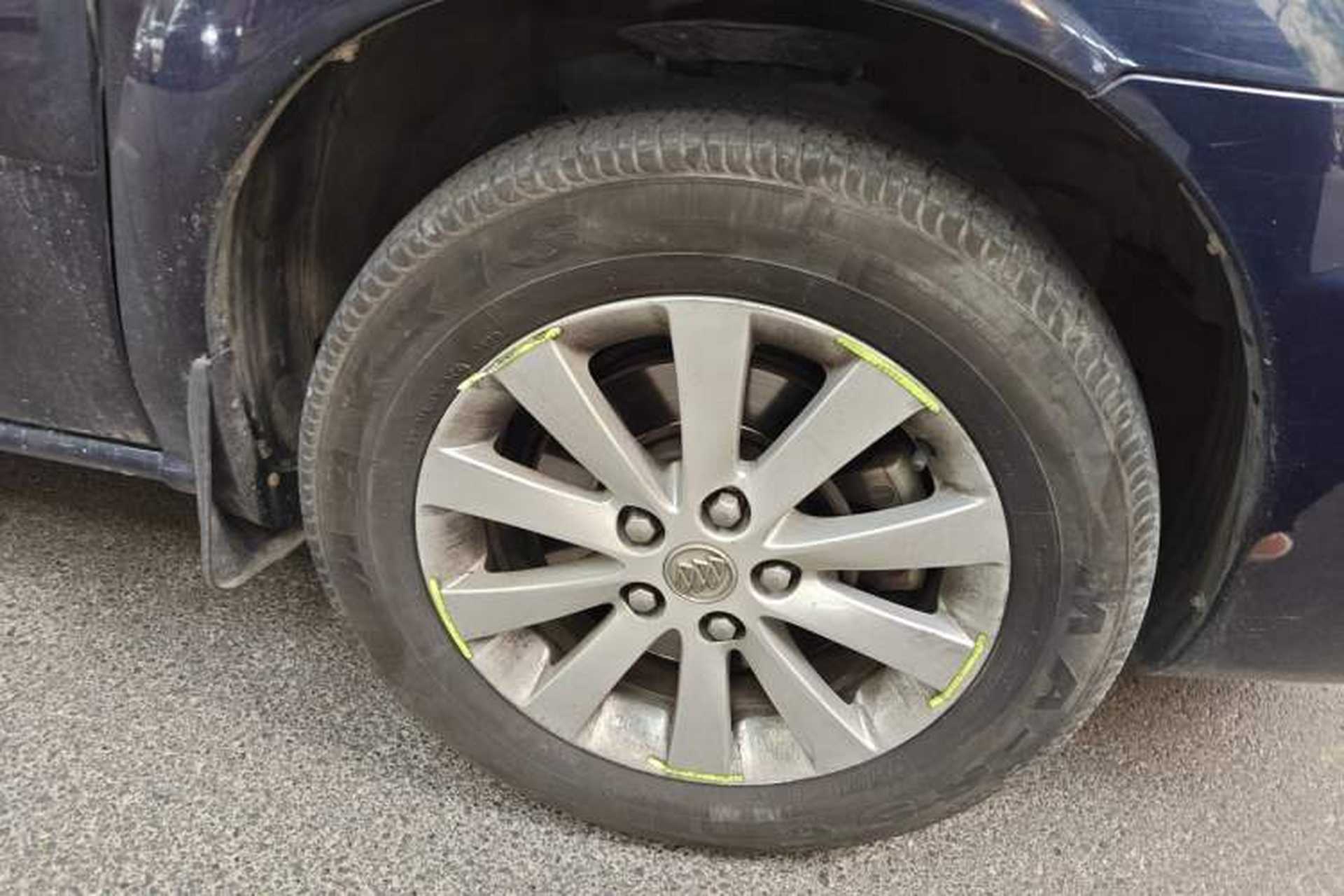 Used Buick GL8 2014 2.4L Executive Edition Right Front Wheel Hub