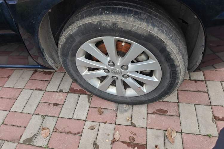 Used Buick GL8 2014 2.4L Comfort Edition Right Front Wheel Hub