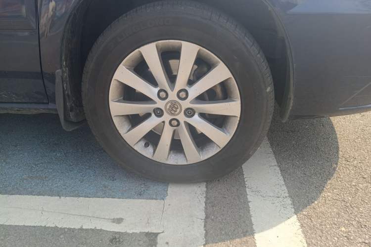 Used Buick GL8 2014 2.4L Classic Edition Right Front Wheel Hub