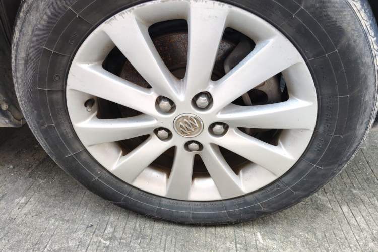 Used Buick GL8 2014 2.4L Classic Edition Right Front Wheel Hub