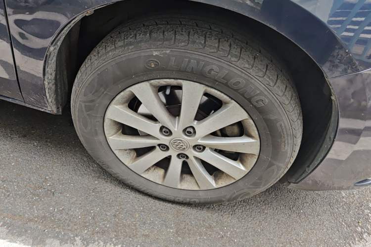 Used Buick GL8 2014 2.4L CT Luxury Business Comfort Edition Right Front Wheel Hub