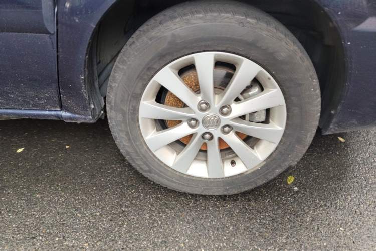 Used Buick GL8 2014 2.4L Executive Edition Right Front Wheel Hub