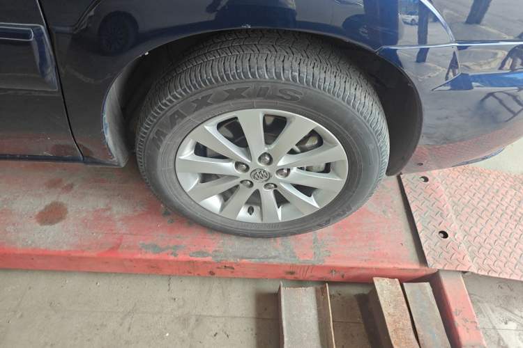 Used Buick GL8 2014 2.4L Classic Edition Right Front Wheel Hub