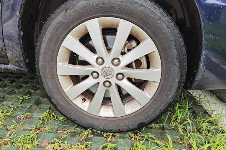 Used Buick GL8 2014 2.4L Classic Edition Right Front Wheel Hub
