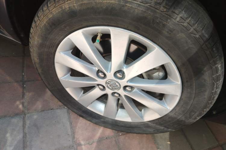 Used Buick GL8 2014 2.4L Classic Edition Right Front Wheel Hub