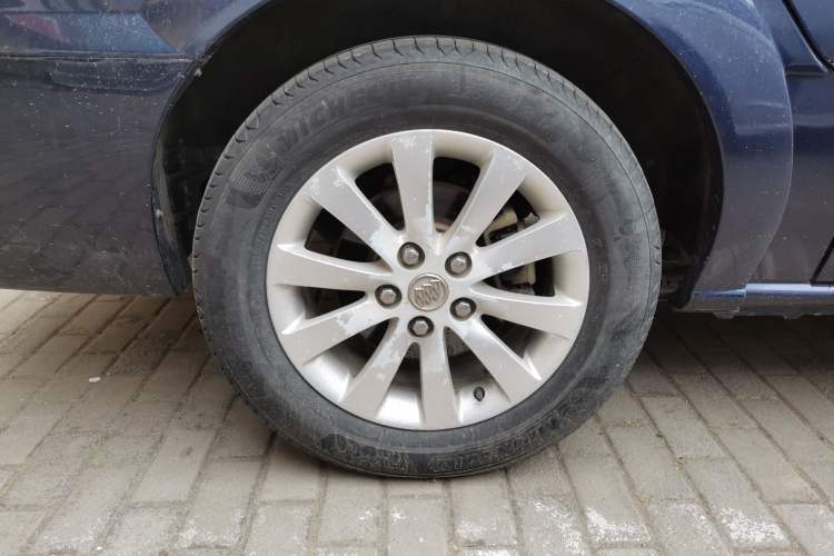 Used Buick GL8 2014 2.4L Classic Edition Right Rear Wheel Hub