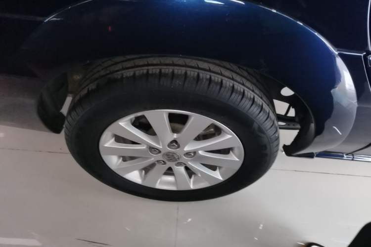 Used Buick GL8 2014 2.4L Classic Edition Right Rear Wheel Hub
