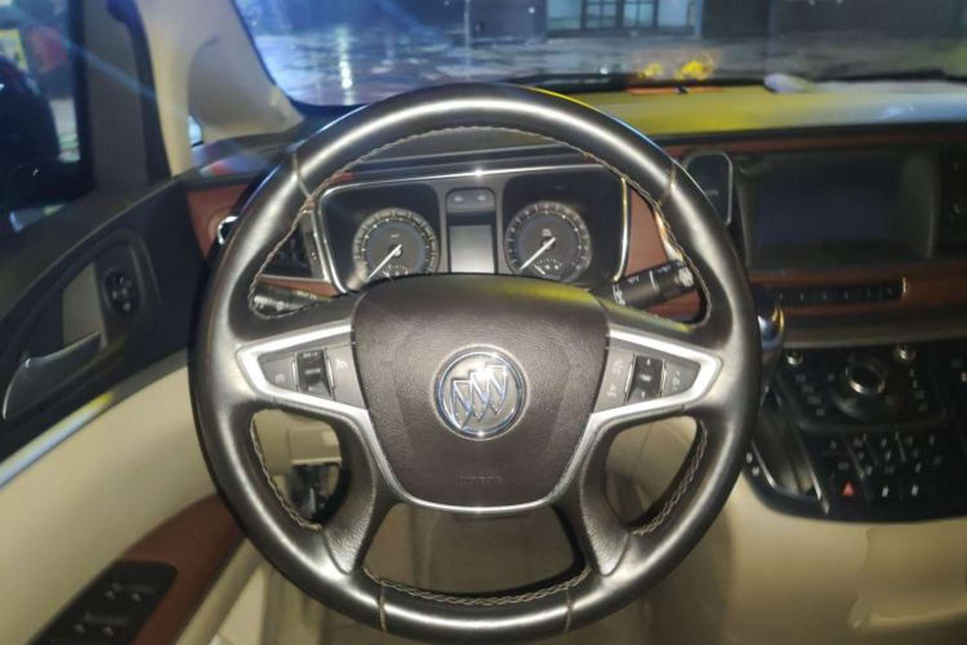 Used Buick GL8 2014 3.0L GT Luxury Business Haoya Edition Steering Wheel