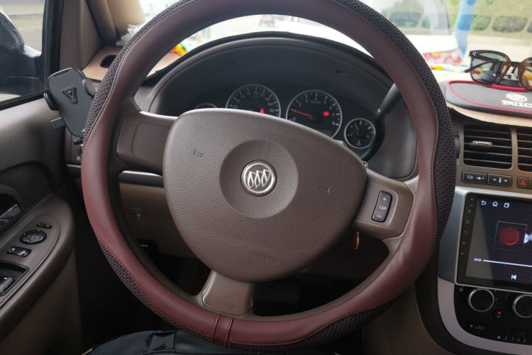Used Buick GL8 2014 2.4L Comfort Edition Steering Wheel