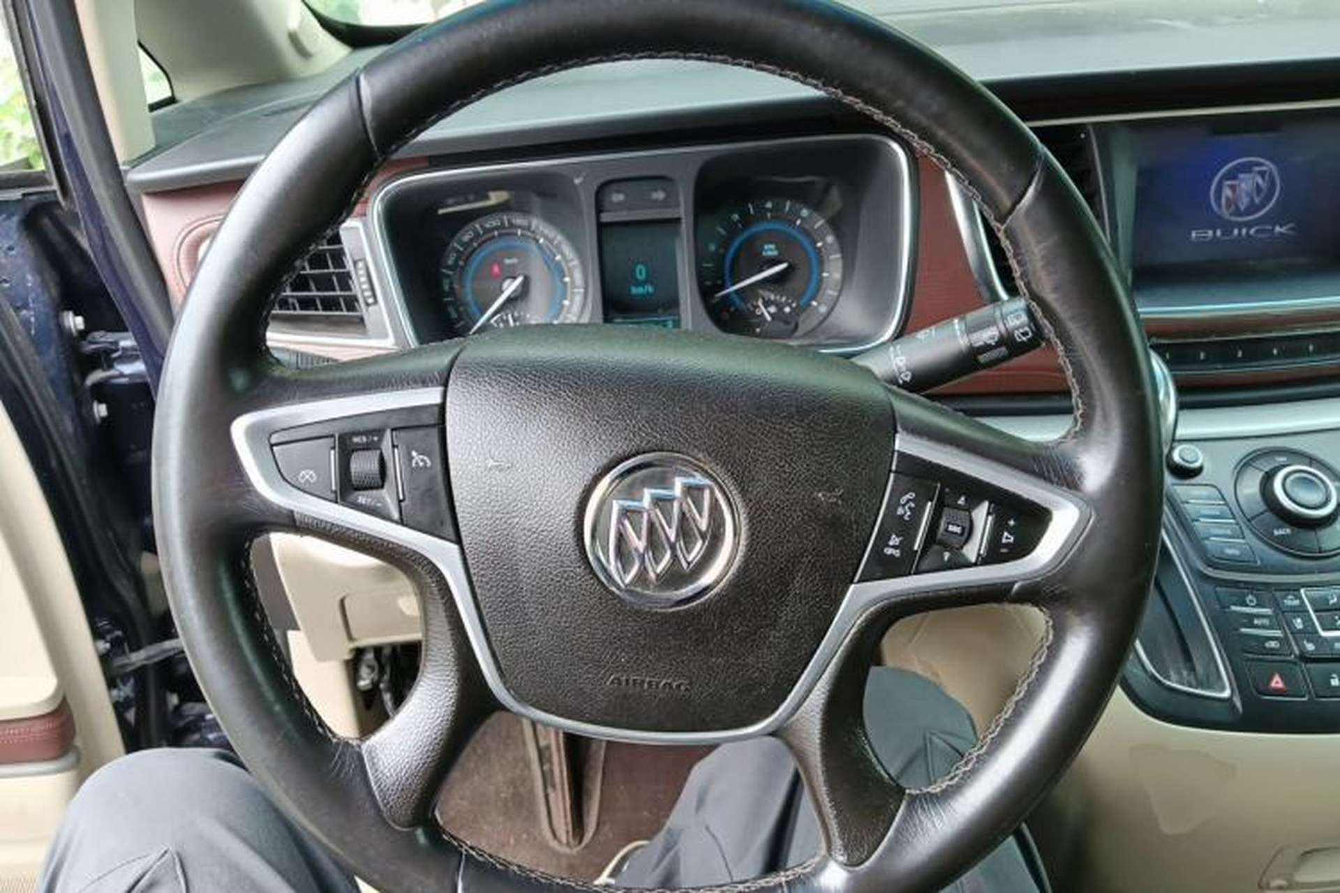 Used Buick GL8 2014 3.0L XT Luxury Business Flagship Edition Steering Wheel
