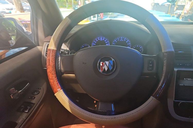 Used Buick GL8 2014 2.4L Comfort Edition Steering Wheel