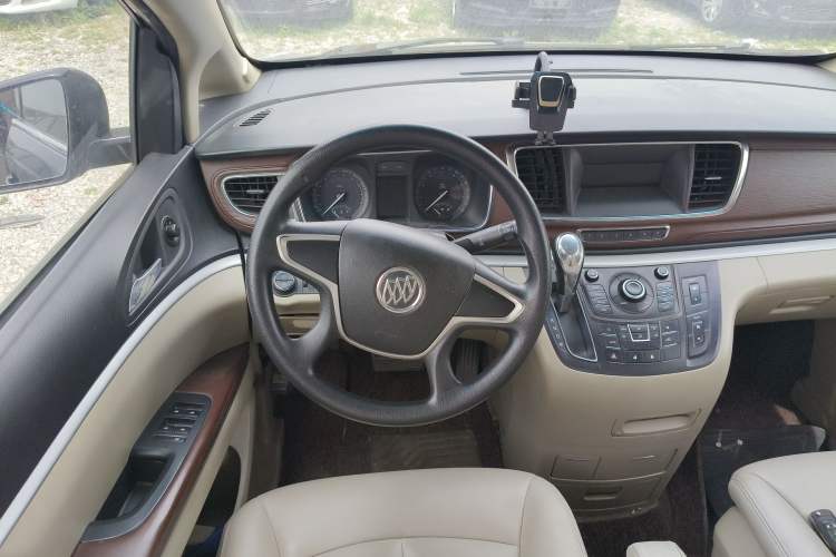 Used Buick GL8 2014 2.4L CT Luxury Business Comfort Edition Steering Wheel