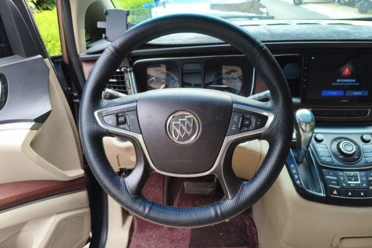 Used Buick GL8 2014 3.0L GT Luxury Business Haoya Edition Steering Wheel