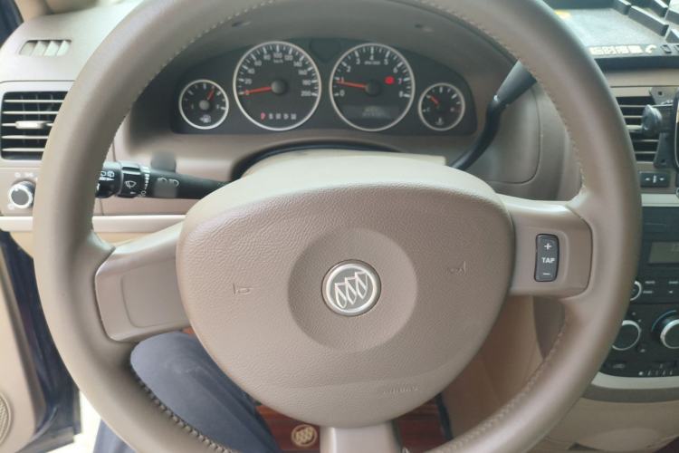 Used Buick GL8 2014 2.4L Comfort Edition Steering Wheel