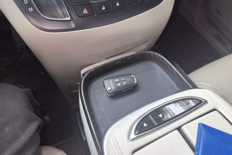 Used Buick GL8 2014 3.0L XT Luxury Business Flagship Edition Vehicle Key