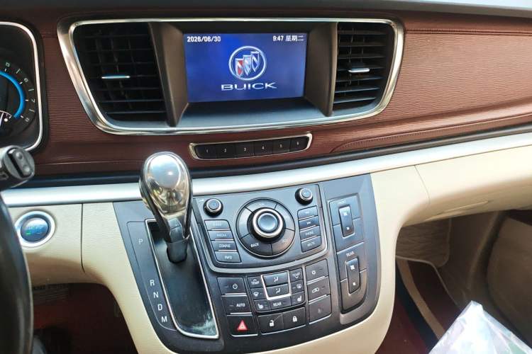 Used Buick GL8 2014 3.0L GT Luxury Business Haoya Edition Audio And AC Panel
