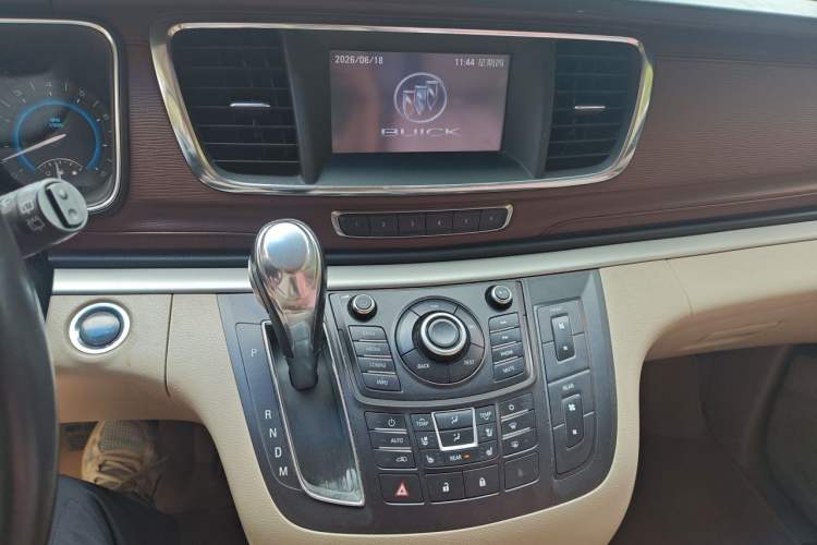 Used Buick GL8 2014 3.0L XT Luxury Business Flagship Edition Audio And AC Panel