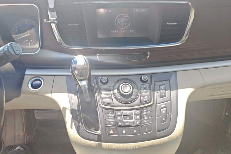 Used Buick GL8 2014 3.0L XT Luxury Business Flagship Edition Audio And AC Panel